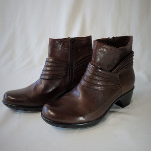 Clarks Leather Ankle Boot Zip Up Brown Size 6.5M
